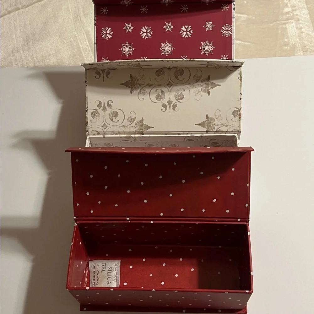 Susan Winget. Festive Holiday Gift Wrap Box Storage Set - Red and Cream